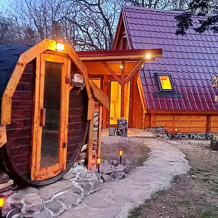 Forest Sauna Retreat Domek alpejski Pukanec